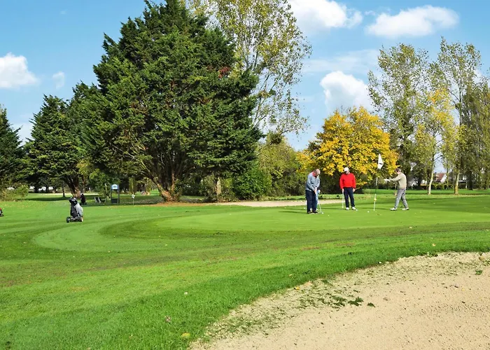 בית נופש Stunning In Stmarguerite Dloges Sainte-Marguerite-des-Loges